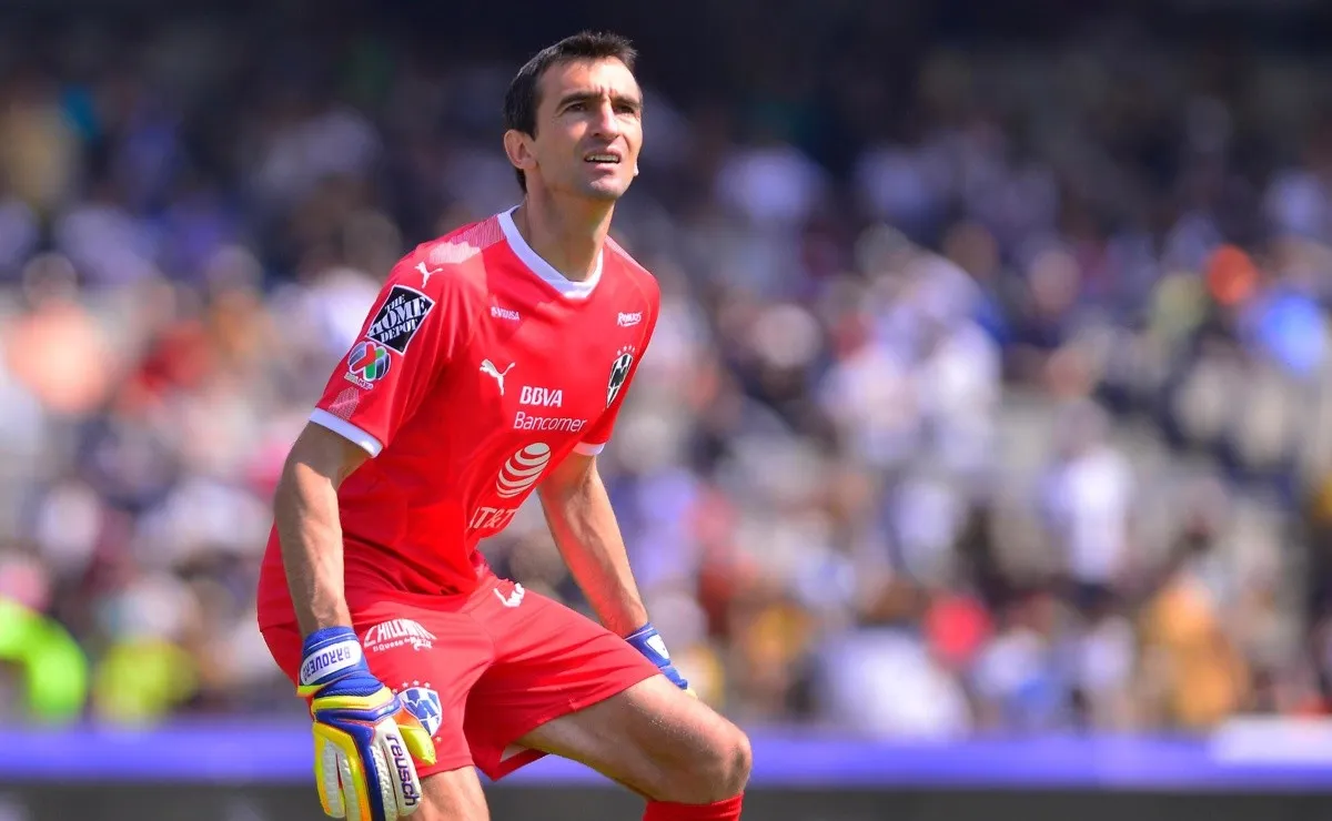 El ex arquero de River voló de forma espectacular.