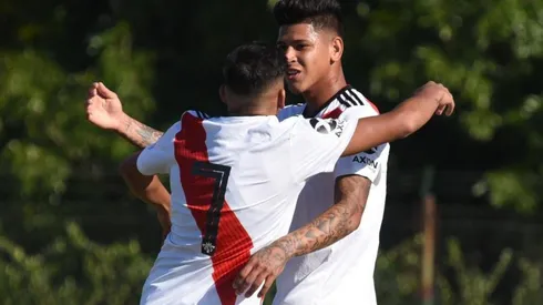 El colombiano marcó un gran tanto desde afuera del área.