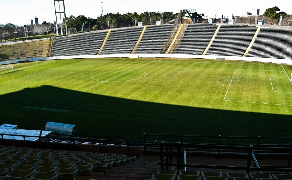River tan sólo visitó de forma oficial al Tiburón en abril de 2012, por la B Nacional: empataron 1 a 1.