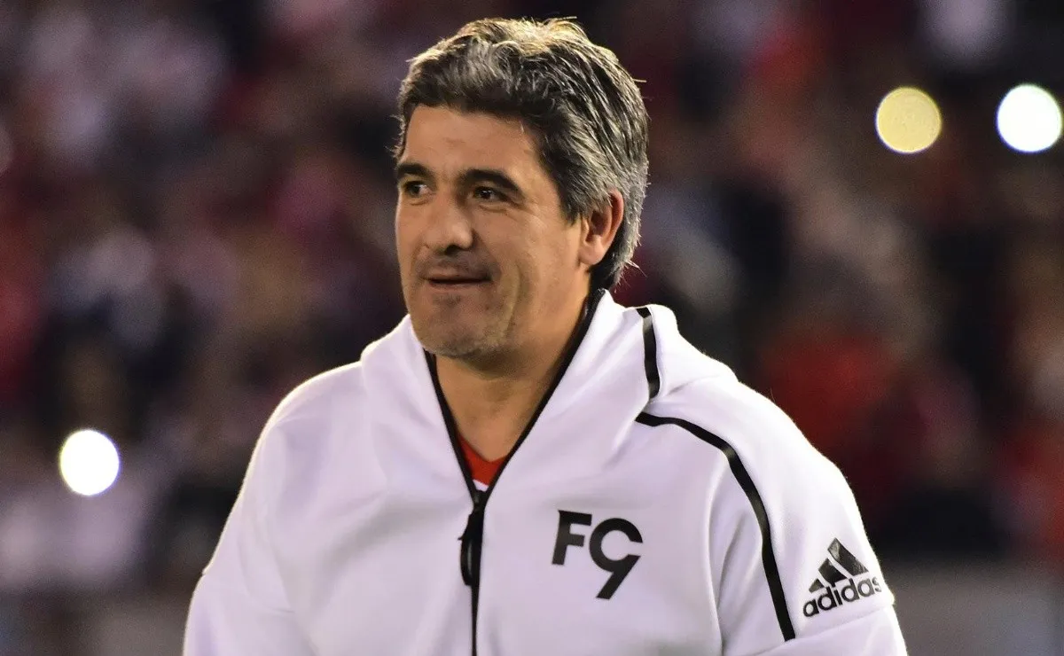 Ariel Ortega participó de la despedida a Fernando Cavenaghi en el Monumental, a mediados del año 2017. (FOTO: Getty)