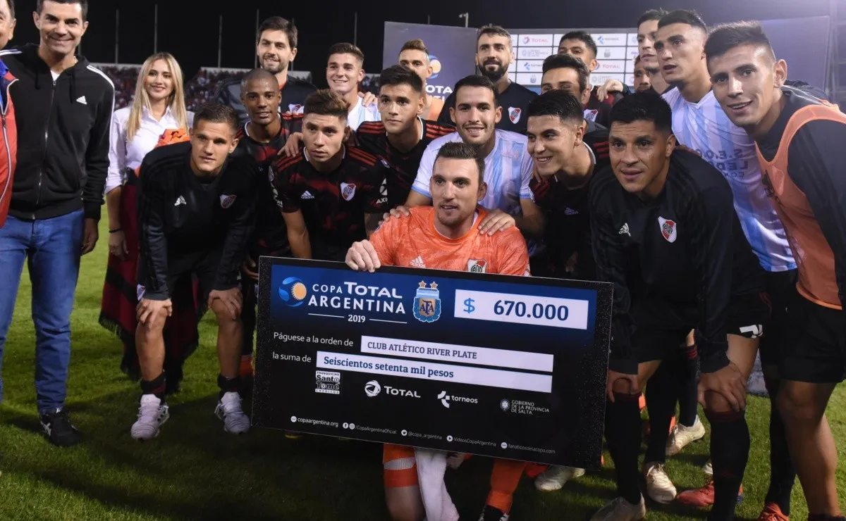 River jugó por primera vez oficial en su historia ante Argentino de Merlo, puntero de la Primera D.