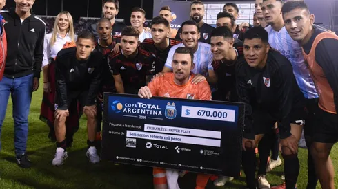 River jugó por primera vez oficial en su historia ante Argentino de Merlo, puntero de la Primera D.