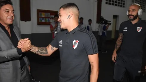 Pedido y seguido de cerca en todo momento por Gallardo, Juan Fernando Quintero.