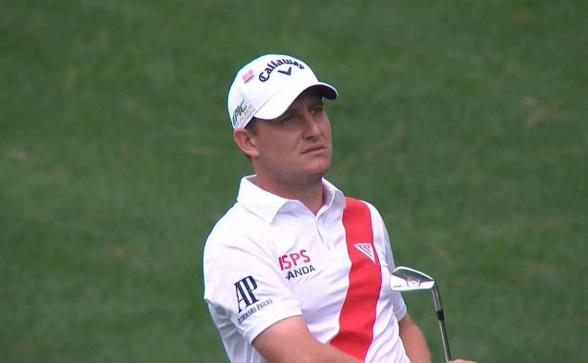 Emiliano Grillo y la hermosa indumentaria riverplatense que usó en el Masters de Augusta.