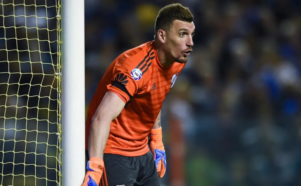 Franco Armani defendiendo el arco de River.
