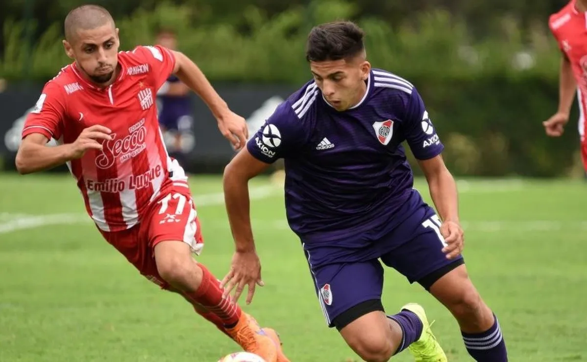 Hernán López Muñoz se perfila para ir al banco de suplentes el próximo domingo. (FOTO: Diego Haliasz - Prensa River)