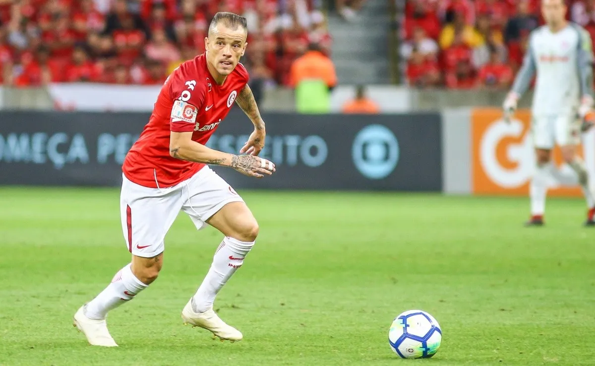 El Cabezón, quien surgió del Más Grande, integraría el once inicial.