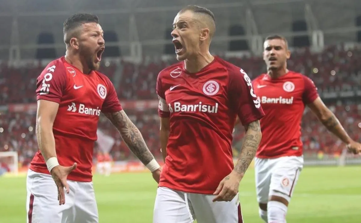 D'Alessandro grita un gol con la camiseta de Inter de Porto Alegre.