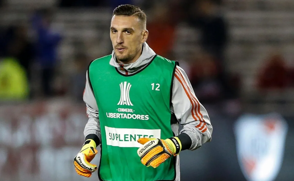 Armani sufrió un problema muscular en la victoria ante Talleres.