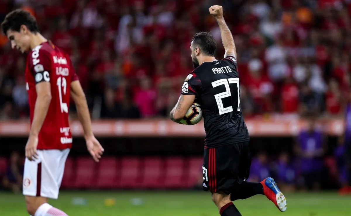 El Oso marcó el descuento para River en Porto Alegre mediante la pena máxima.