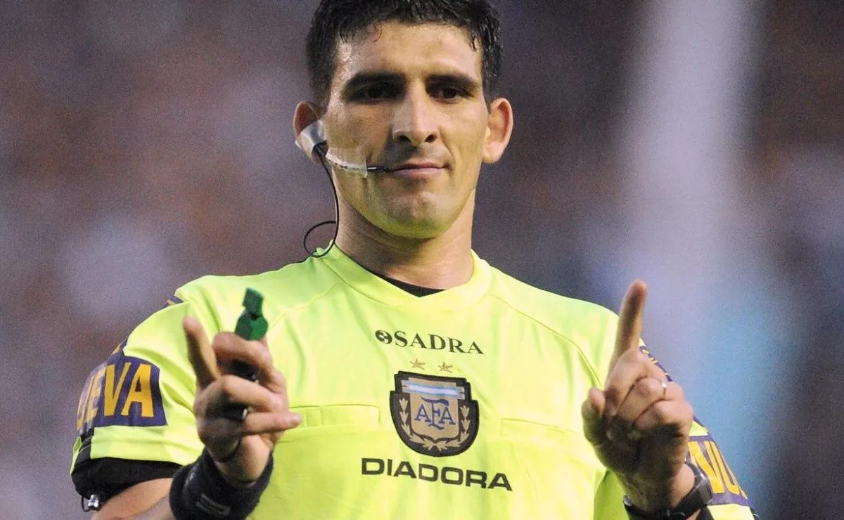River acumula tres victorias y dos empates cuando le tocó a Merlos ser el árbitro