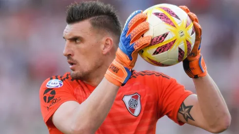 River se enfrenta a Talleres en el estadio Mario Alberto Kempes.