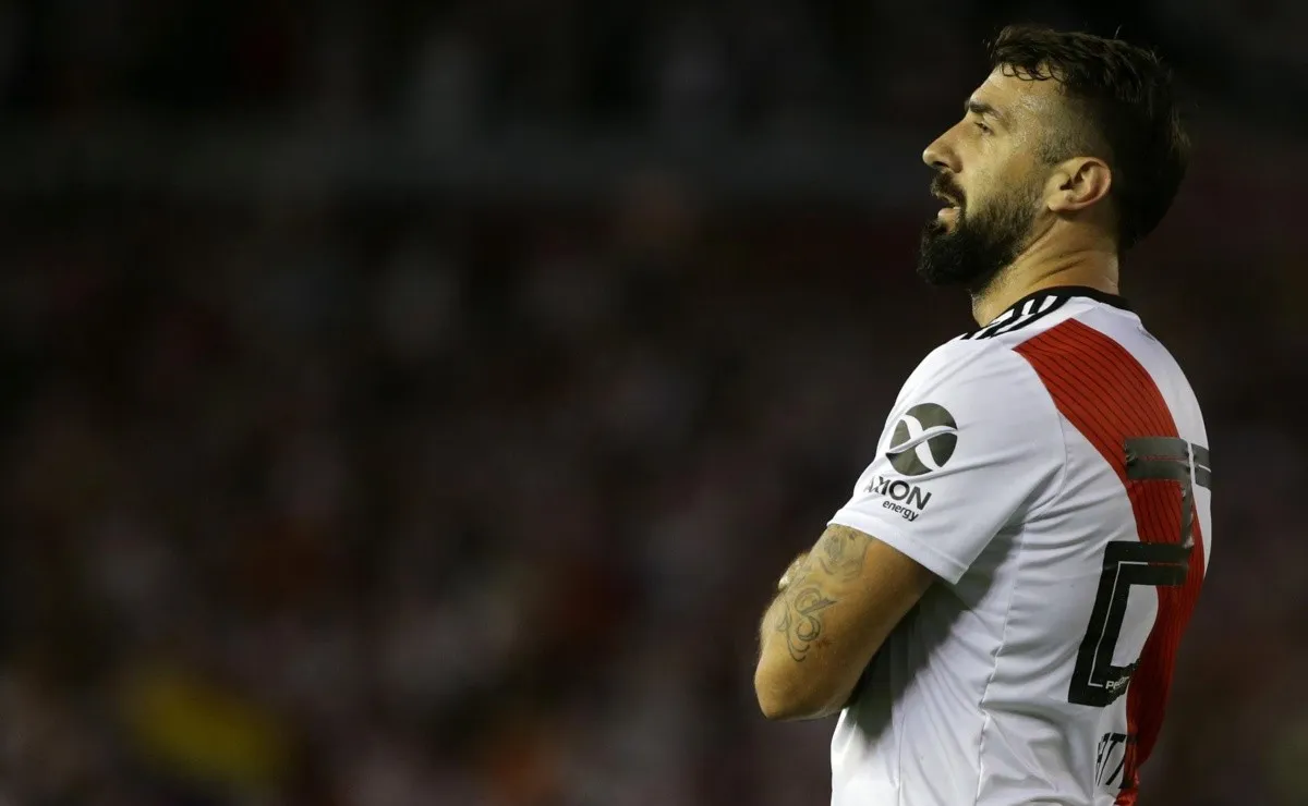 River se enfrenta a Talleres en el estadio Mario Alberto Kempes.