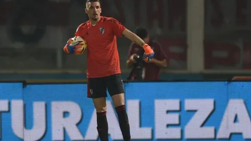 El arquero se retiró con una fuerte molestia muscular en el isquiotibial derecho