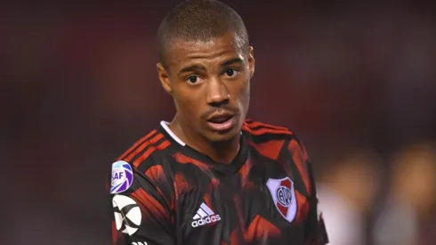 De La Cruz vio la roja a los 9 minutos de la segunda etapa.