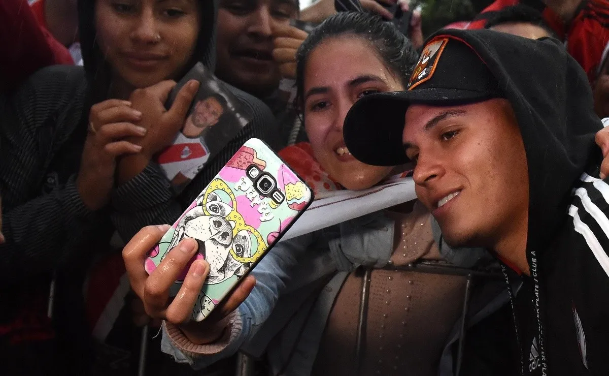 Juanfer compartió una historia en Instagram en la que se lo ve contento tras la operación.