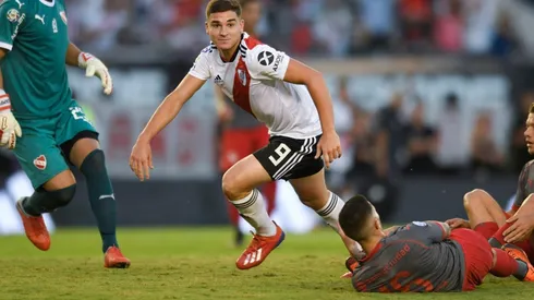 Julián Álvarez luego de convertirle a Independiente en el Monumental.