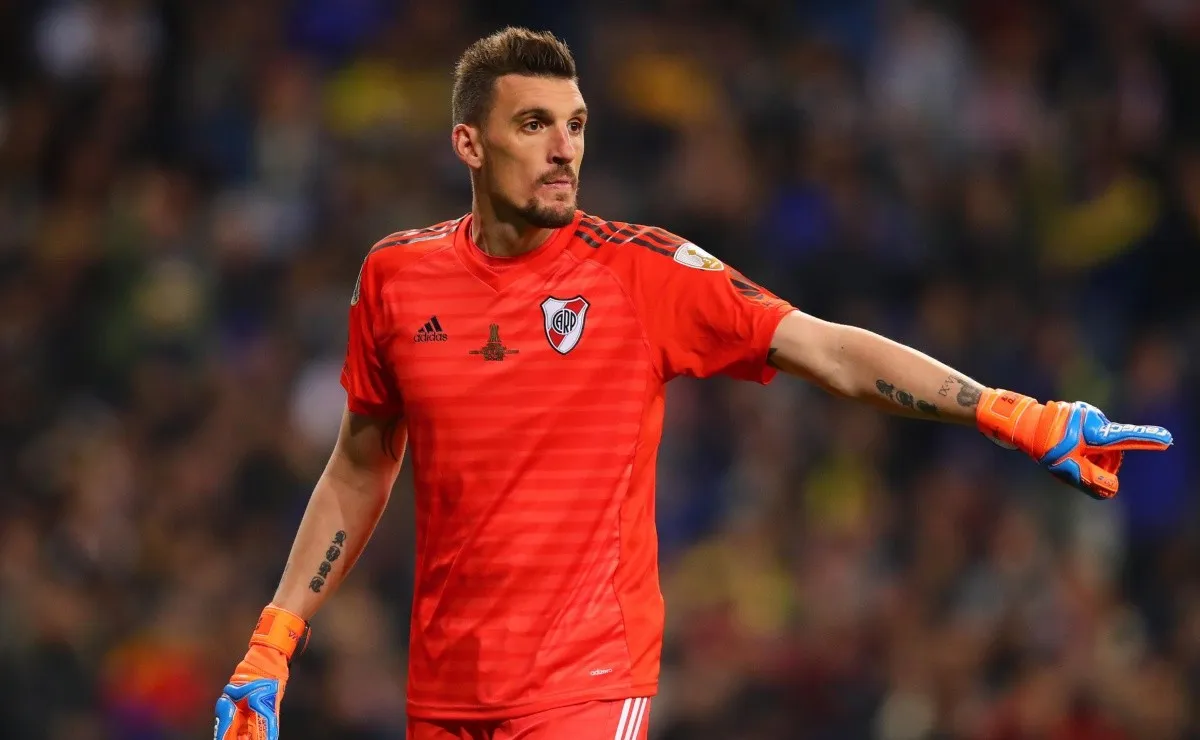 A los pocos segundos se recompuso y siguió en el partido de forma normal.