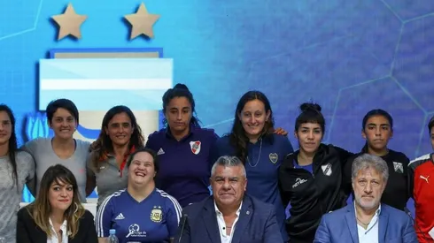 Claudio Tapia y Sergio Marchi, en la conferencia donde se anunciaron los cambios en el fútbol femenino