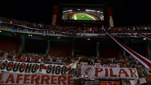 Los hinchas de River copando el Monumental en una noche de Copa.