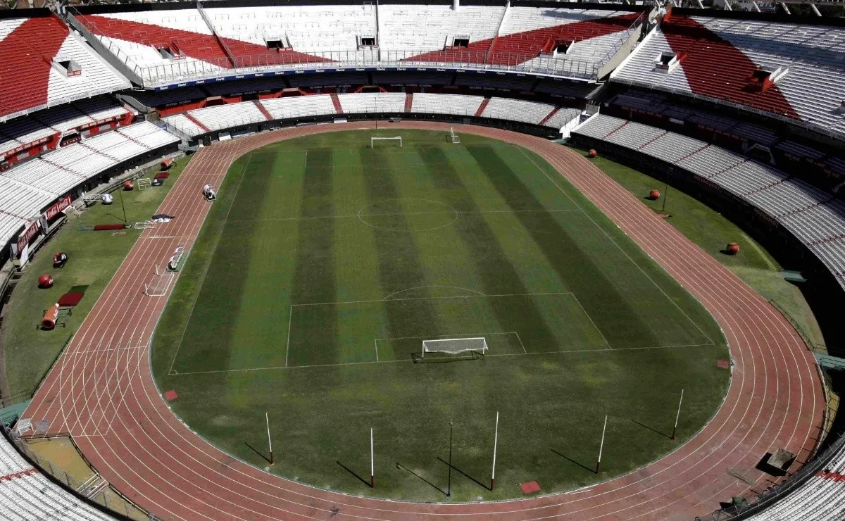 River nunca había jugado sin gente en el estadio Monumental.