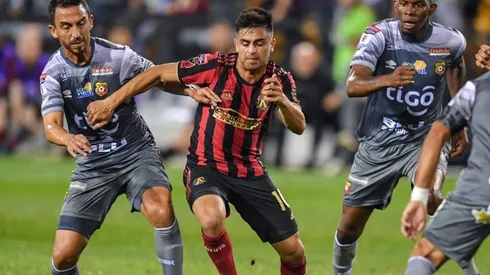 El Pity Martínez vistiendo la camiseta de Atlanta United.