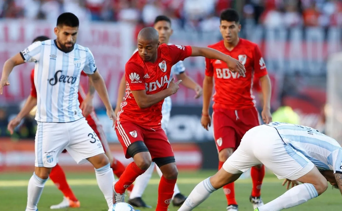 River jugará frente al Decano este domingo a las 21:30, en el estadio José Fierro.