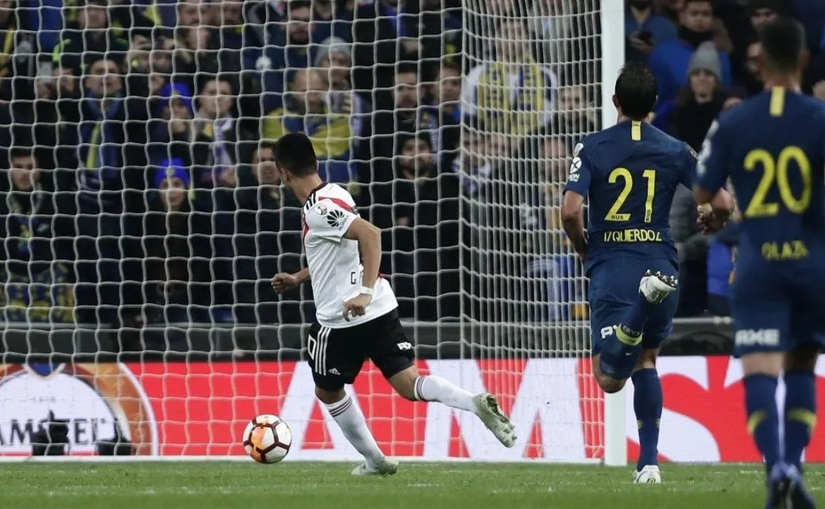 Gonzalo Martínez se iba solo para el tercer gol en la final ante Boca.
