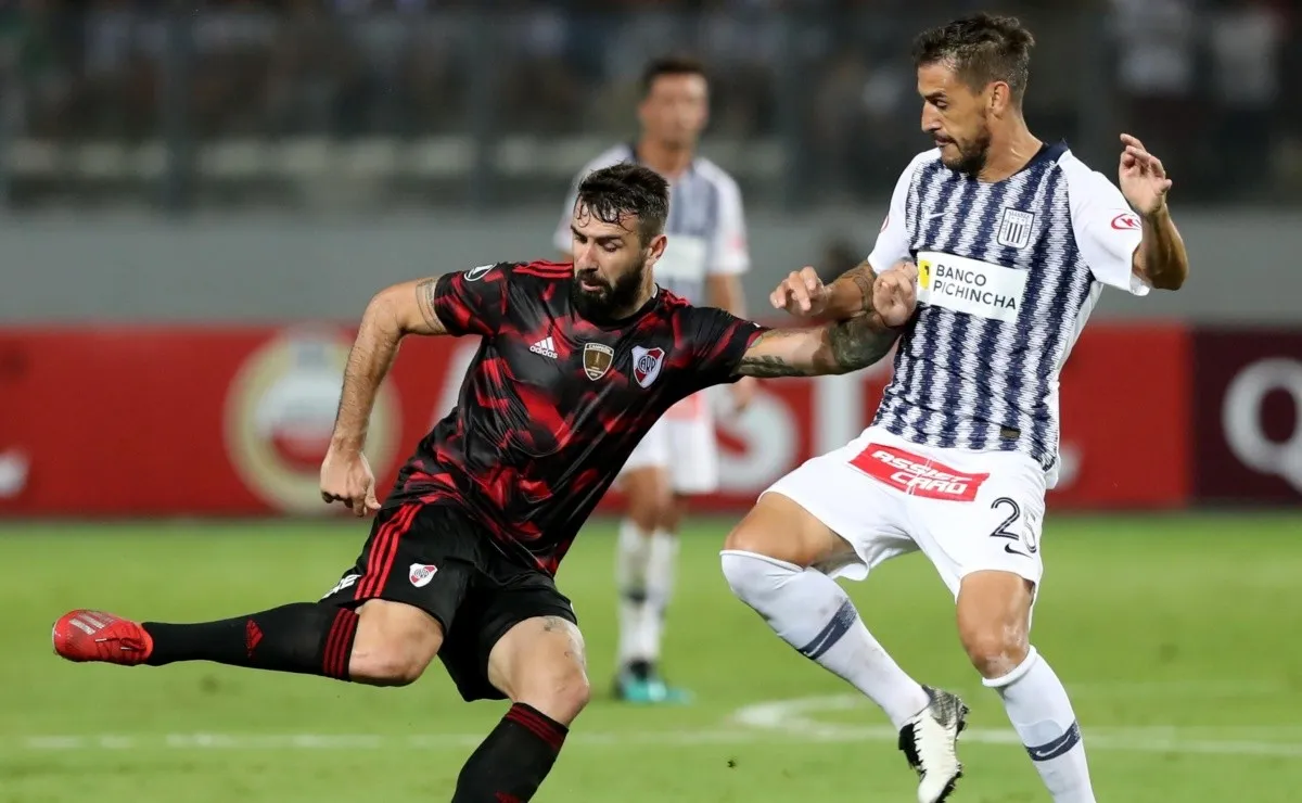 Pratto fue sustituido por Matías Suárez.