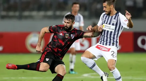 Pratto fue sustituido por Matías Suárez.