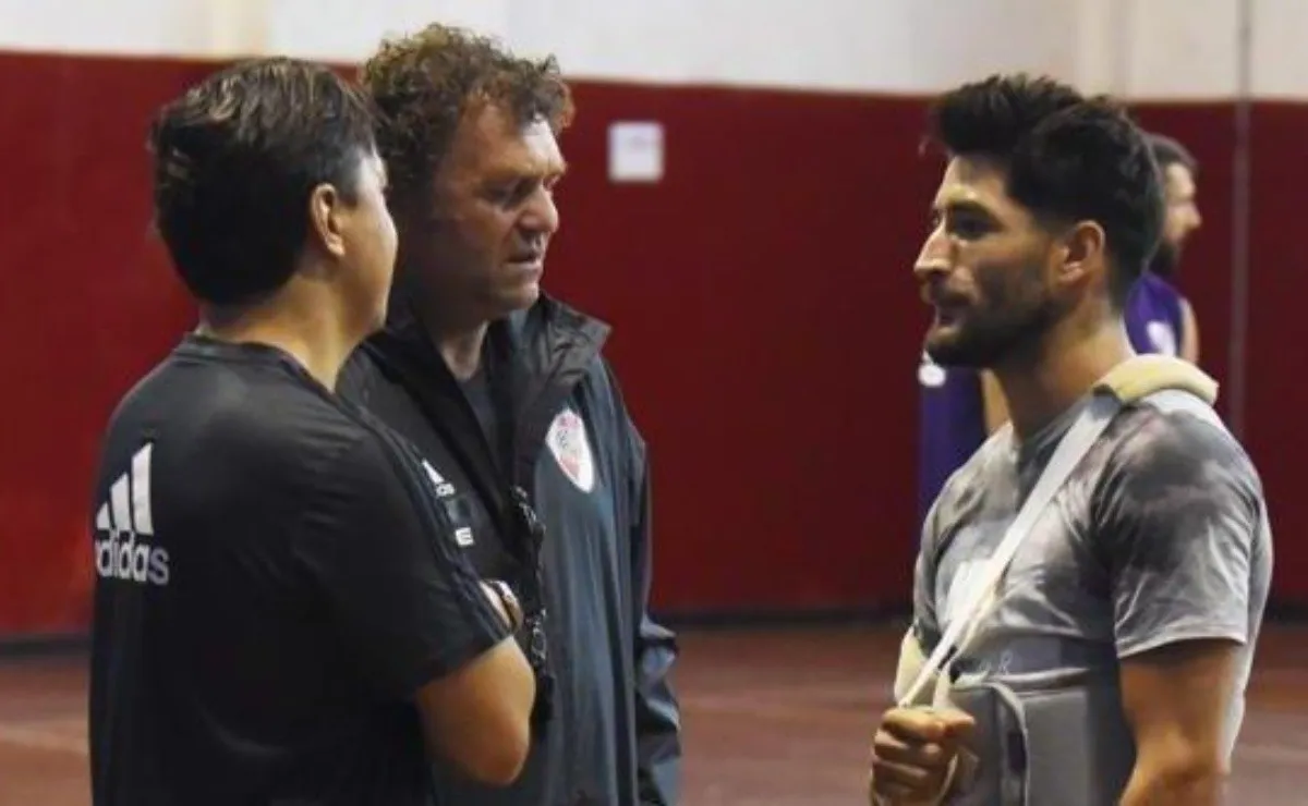 Casco visitó el plantel de River y mantuvo una charla con Gallardo.