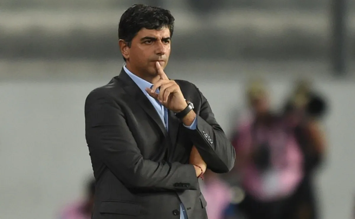 Por novena vez, Biscay se puso el traje de entrenador de River.