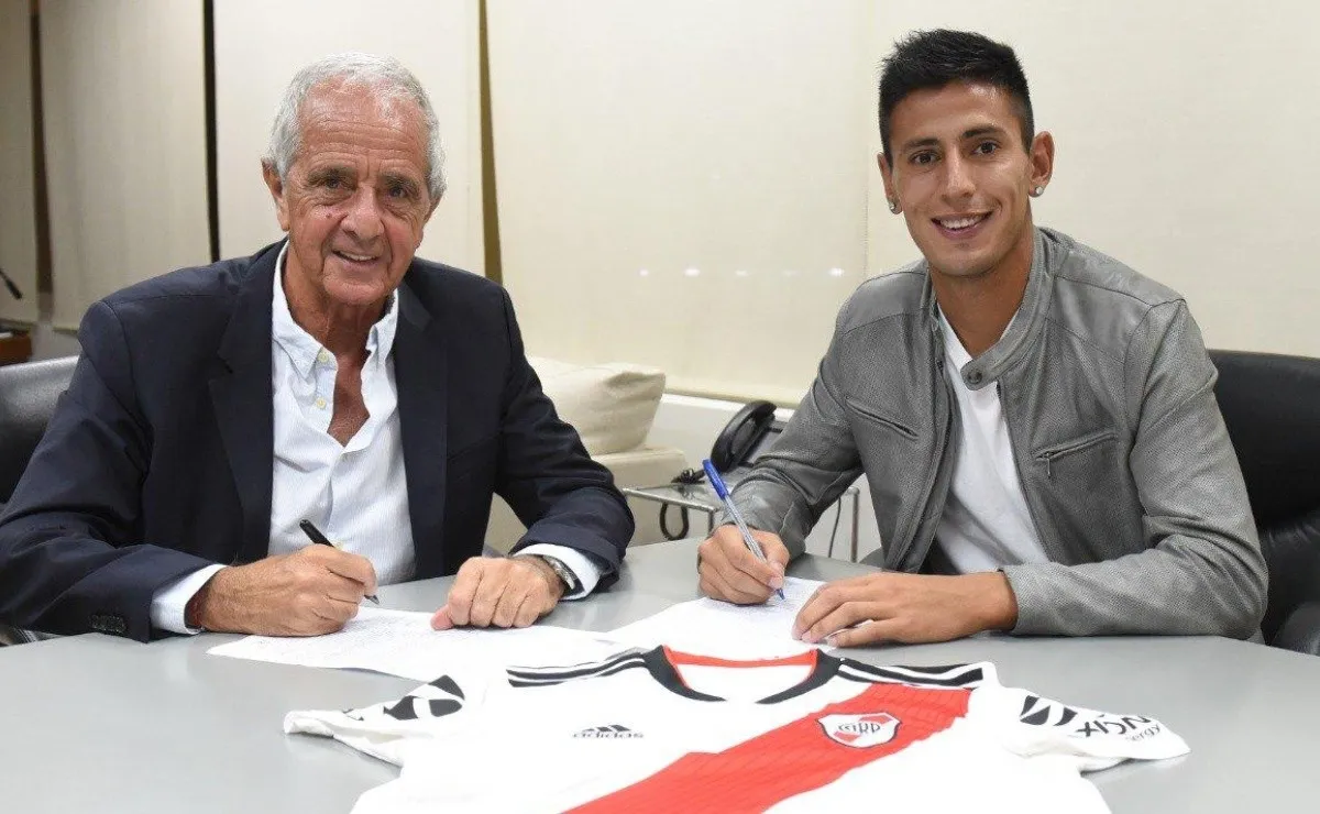 El ex jugador de Godoy Cruz estampó su firma y es nuevo futbolista de River.