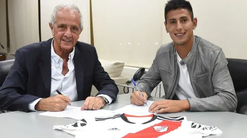 El ex jugador de Godoy Cruz estampó su firma y es nuevo futbolista de River.