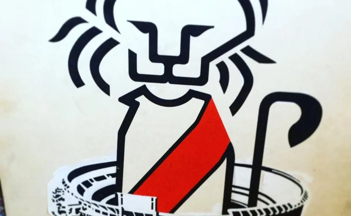 Reapareció el León original de la gloriosa camiseta de River