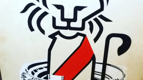 Reapareció el León original de la gloriosa camiseta de River