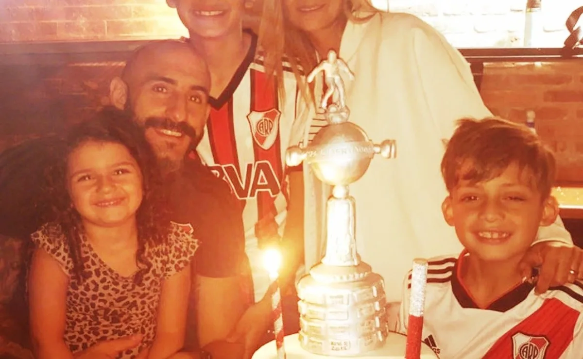 Pinola es fanático de River, y lo hizo saber con su torta de cumpleaños