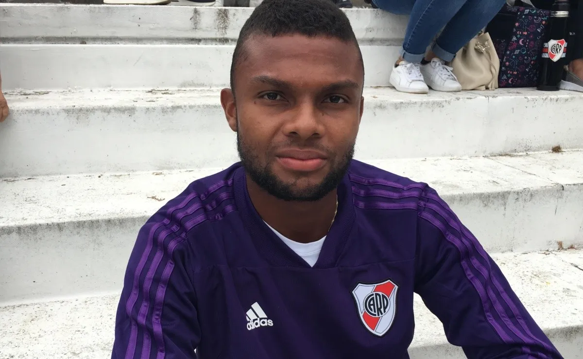 Thomas Gutiérrez, defensor colombiano de la Reserva de River.