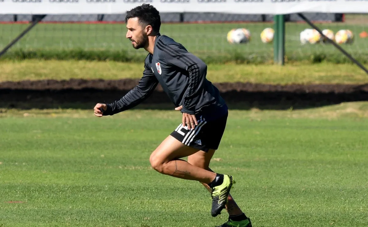 Scocco trabajó a la par de sus compañeros en el River Camp.