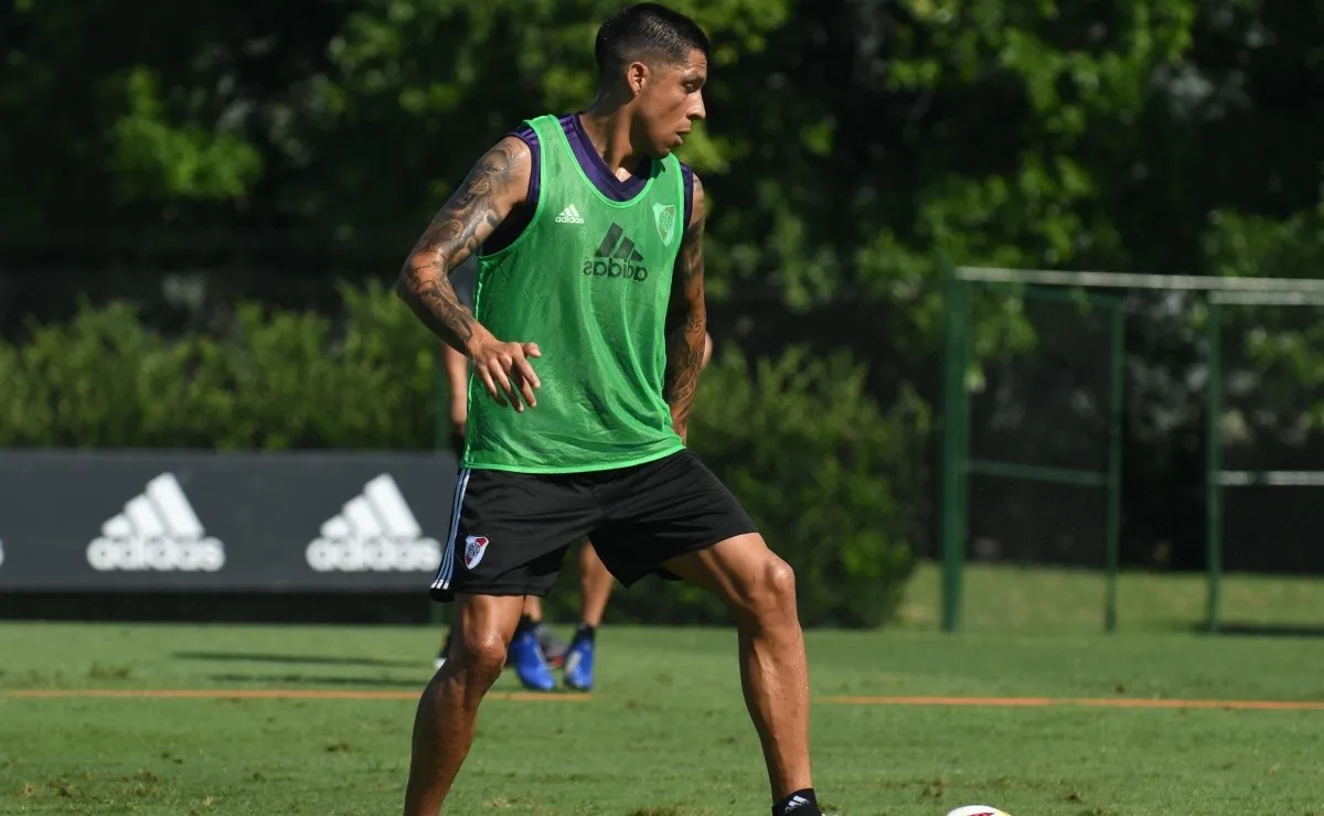 Enzo Pérez practicó a la par del plantel en el predio de Ezeiza.