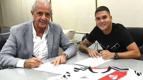 La firma de Juan Fernando Quintero.