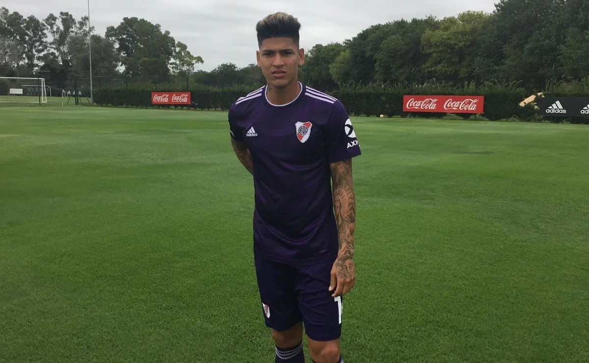 El colombiano abrió la cuenta para la Reserva de River frente a San Martín (Tucumán).