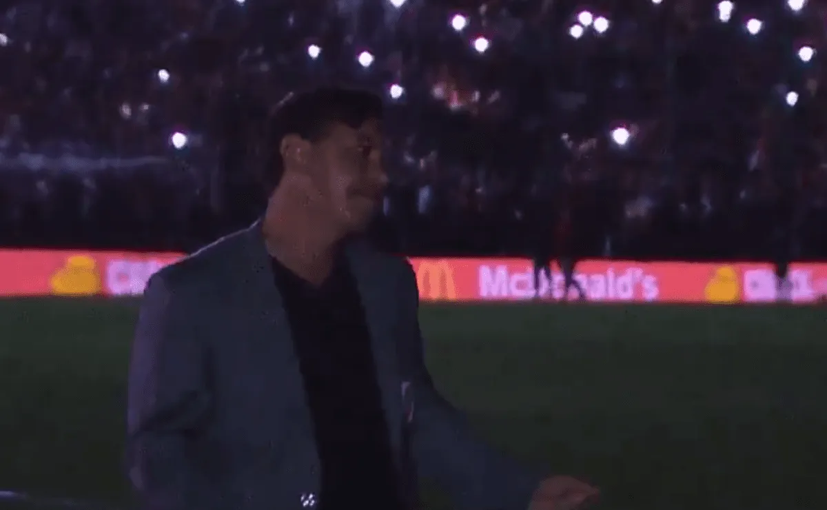 Iban 27 minutos de la primera parte del partido entre River y Banfield cuando se cortó la luz en el estadio Florencio Sola.