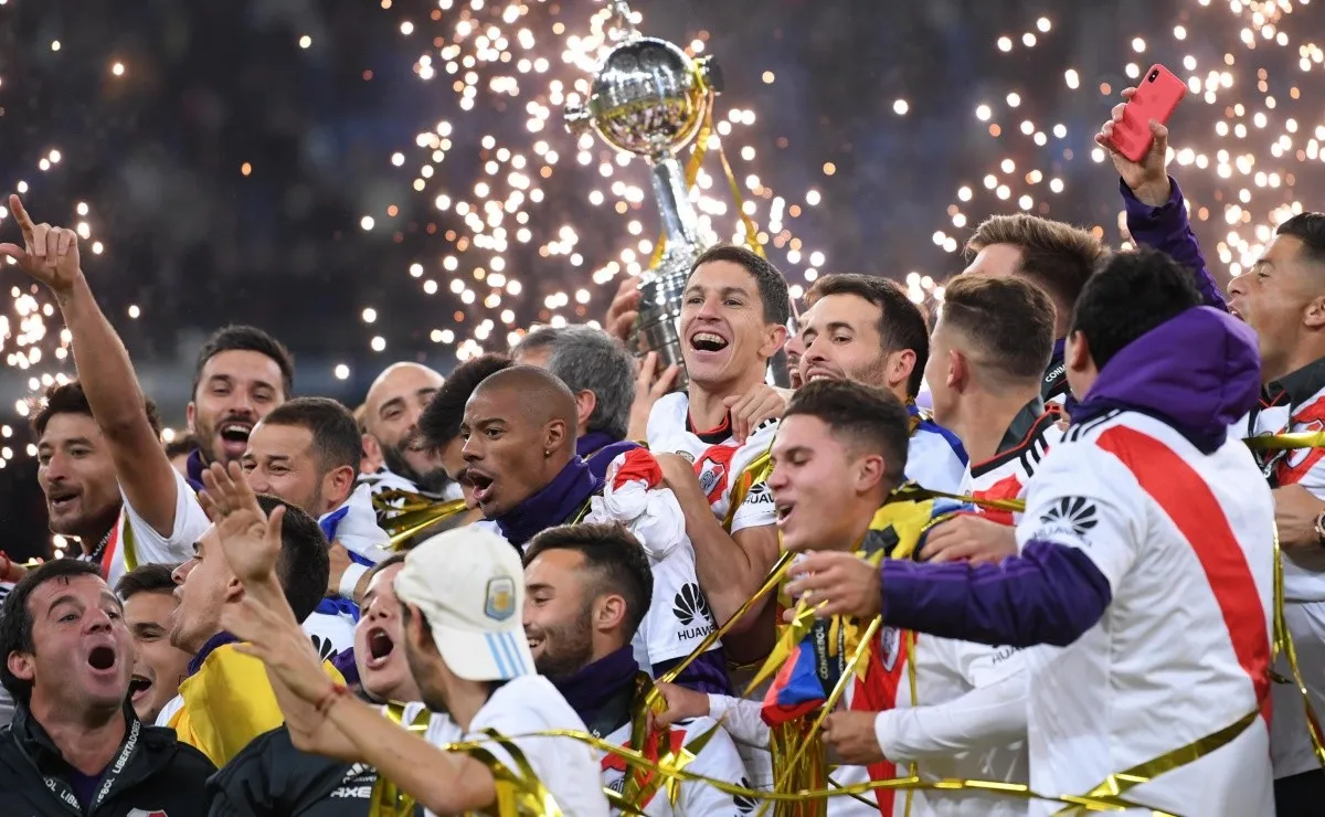 River alzando la Copa de la final más importante de la historia.
