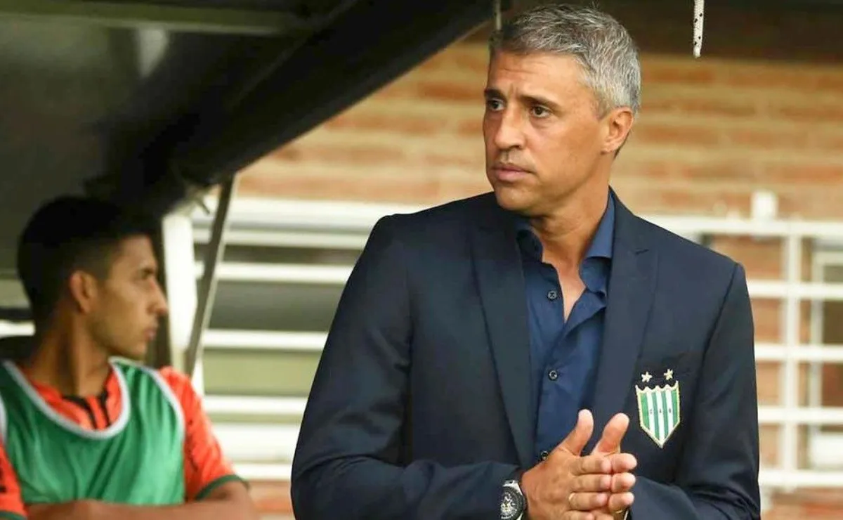 Crespo, DT de Banfield, se enfrentará a River por primera vez.