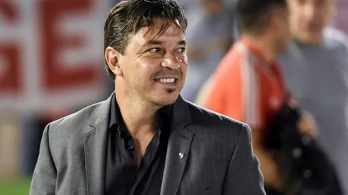 "Está sentado adelante de todo con una computadora". ¿Qué es lo que hace?