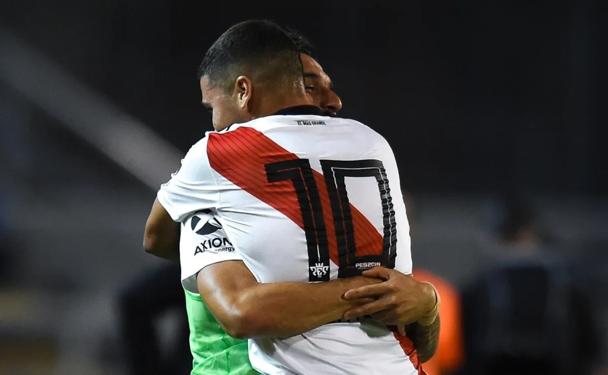 Iban 18 minutos del primer tiempo cuando Juanfer Quintero frotó la lámpara y clavó un terrible golazo