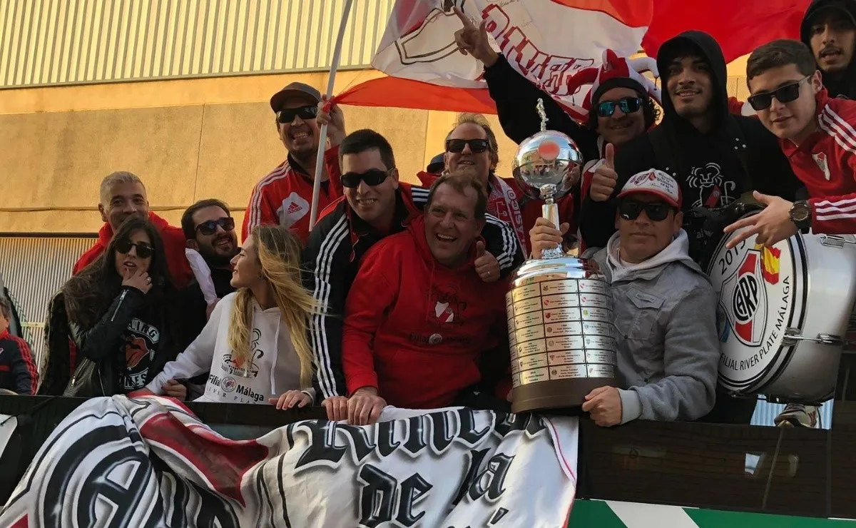 Los hinchas de La Banda que viven en Málaga (España) vivieron una jornada roja y blanca.