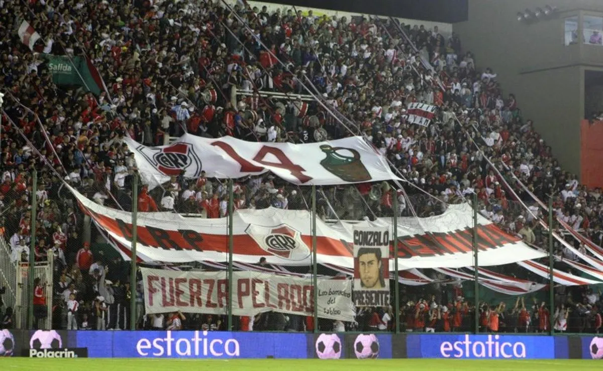 La última vez que los hinchas de River fueron a la cancha de Banfield: domingo 3 de octubre de 2010. (FOTO: LPM)