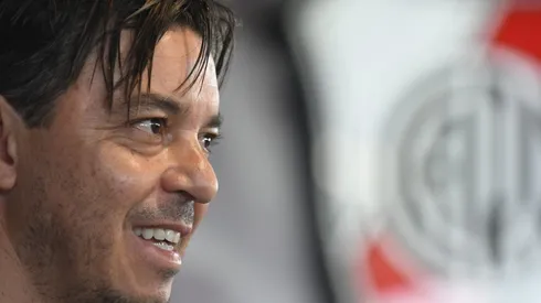 Corría la habitual conferencia de prensa de los viernes cuando Marcelo Gallardo protagonizó un momento divertido en Ezeiza.